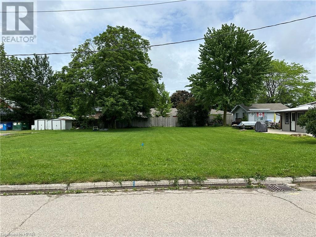 153 Bruce Street E, Goderich, Ontario  N7A 1T1 - Photo 1 - 40596696