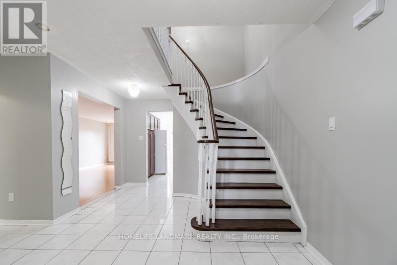5235 Astwell Avenue, Mississauga, Ontario  L5R 3H8 - Photo 2 - W8367720
