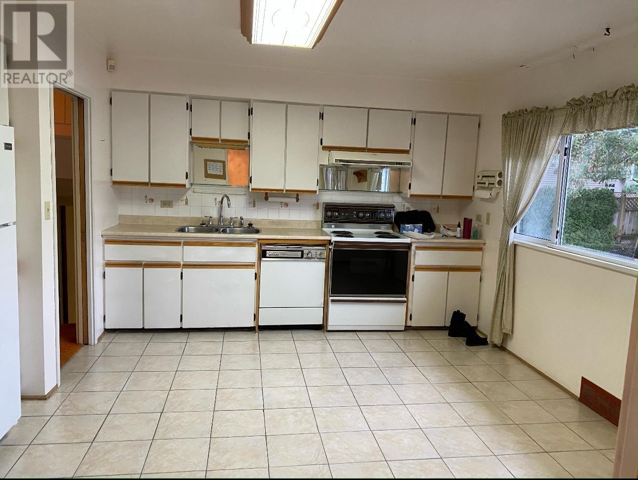 Listing Picture 6 of 10 : 8280 FRANCIS ROAD, Richmond / 烈治文 - 魯藝地產 Yvonne Lu Group - MLS Medallion Club Member
