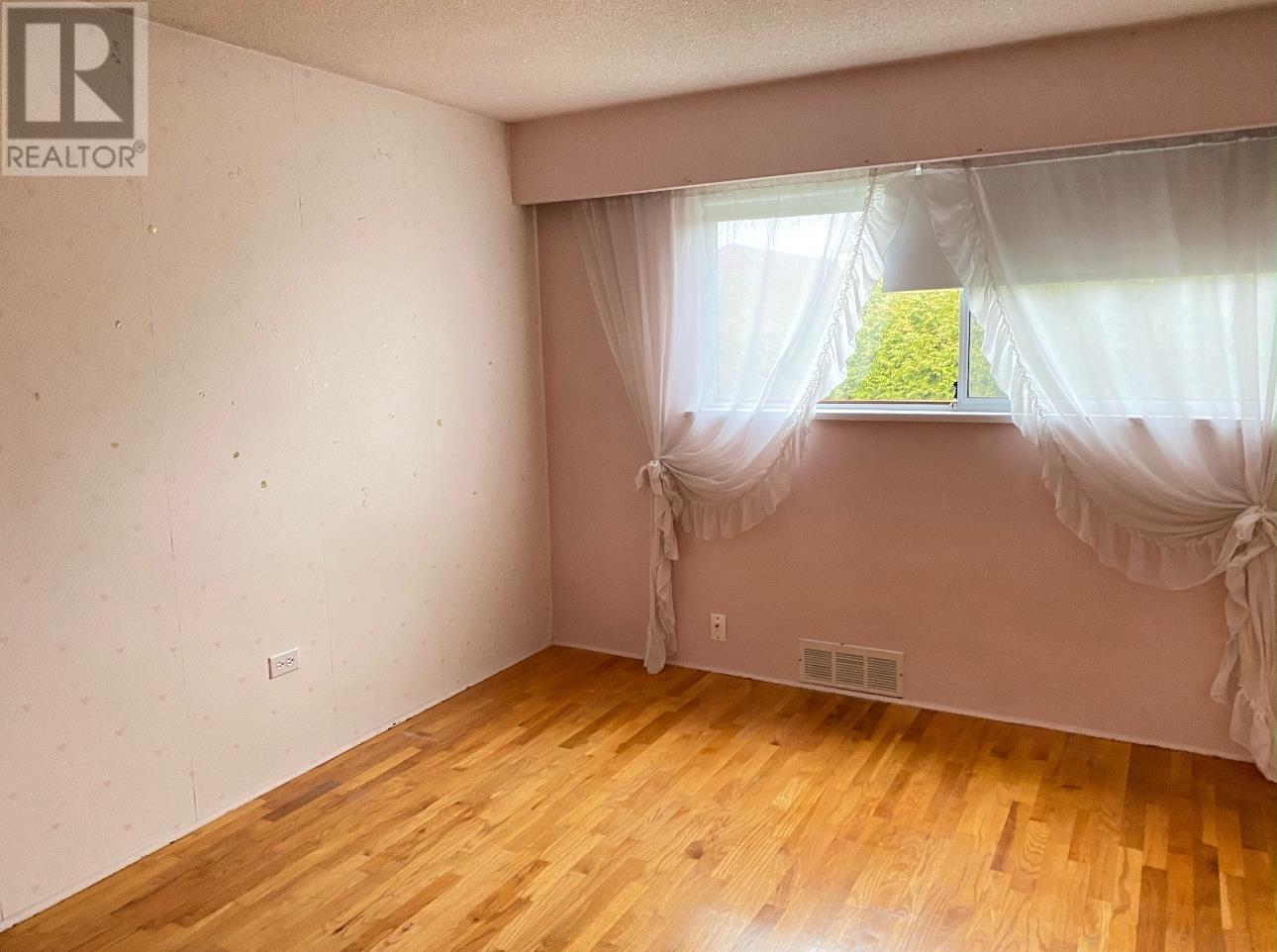 Listing Picture 8 of 10 : 8280 FRANCIS ROAD, Richmond / 烈治文 - 魯藝地產 Yvonne Lu Group - MLS Medallion Club Member
