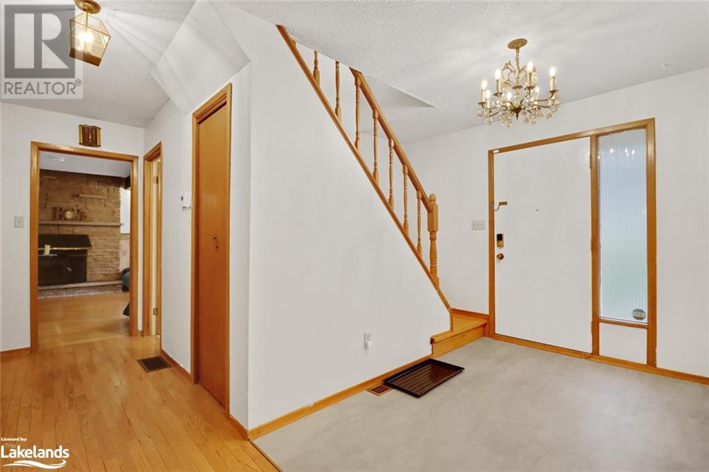 570 Phillip Street E, Gravenhurst, Ontario  P1P 1M3 - Photo 2 - 40595275