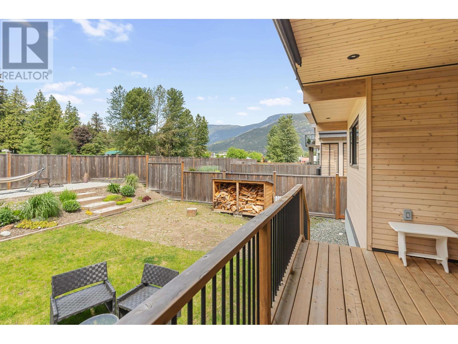 2008 Tiyata Boulevard, Pemberton, British Columbia  V0N 2L0 - Photo 15 - R2888666