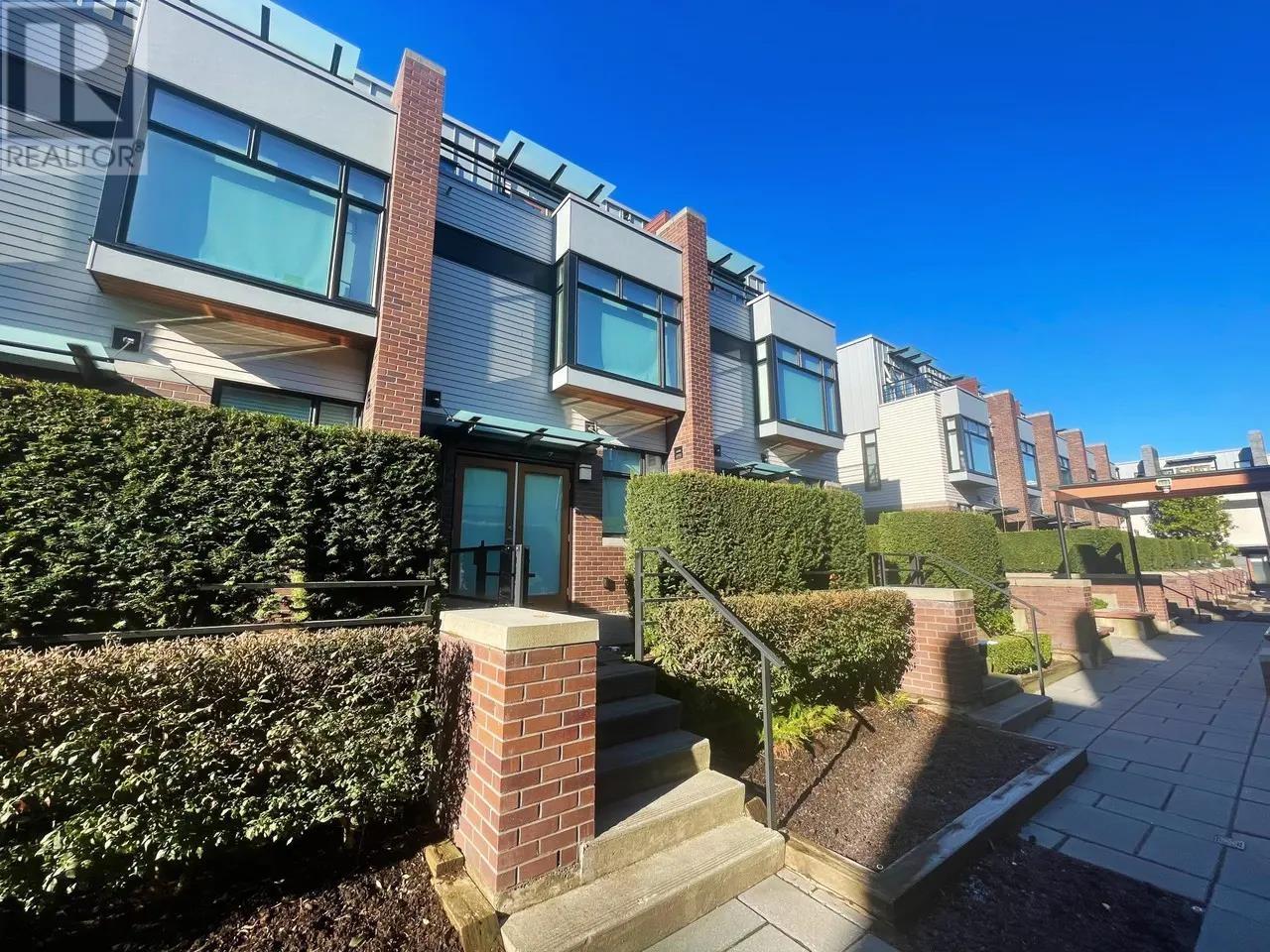 6180 Oak Street, Vancouver, British Columbia  V6M 2W2 - Photo 1 - R2885511