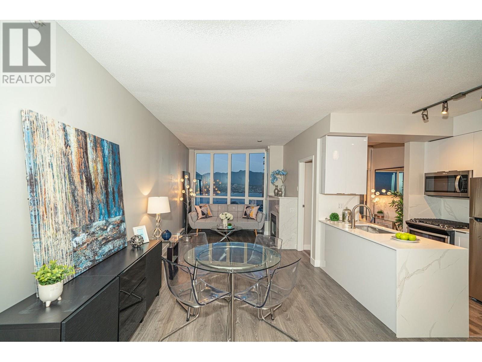 Listing Picture 3 of 22 : 3208 1239 W GEORGIA STREET, Vancouver / 溫哥華 - 魯藝地產 Yvonne Lu Group - MLS Medallion Club Member