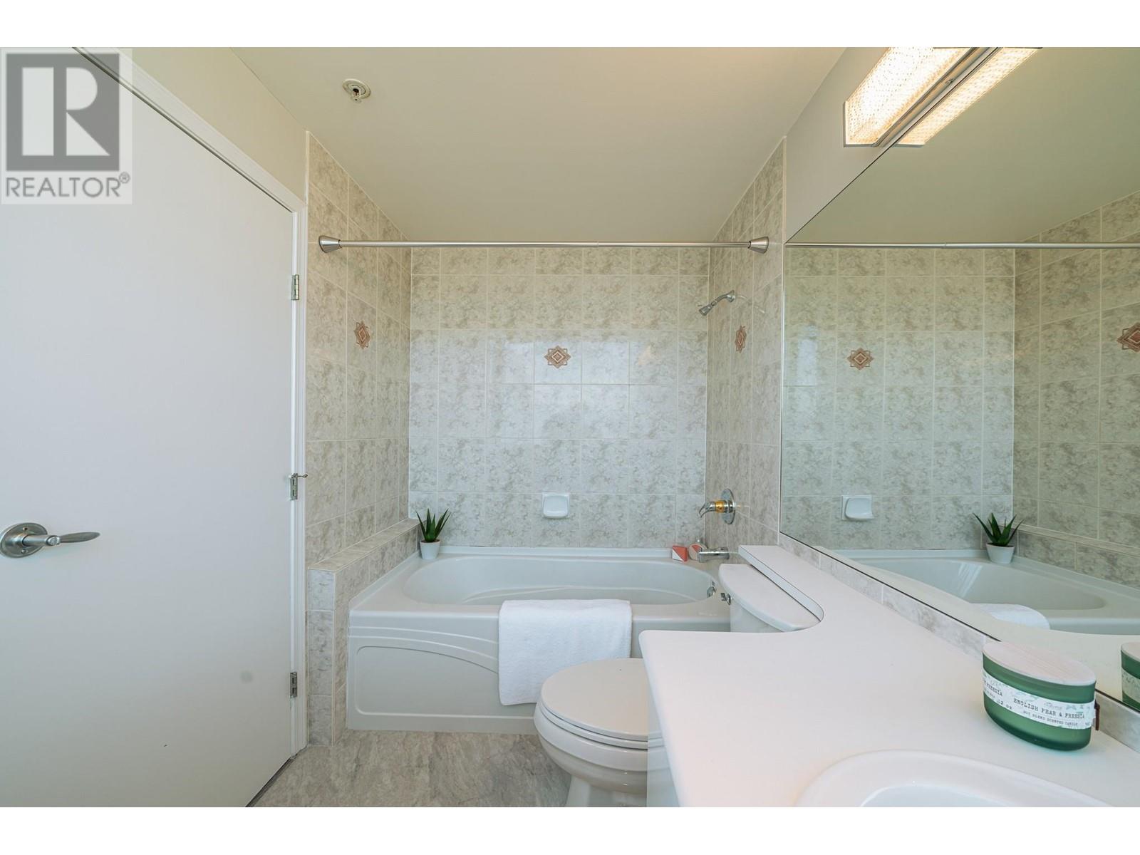Listing Picture 9 of 22 : 3208 1239 W GEORGIA STREET, Vancouver / 溫哥華 - 魯藝地產 Yvonne Lu Group - MLS Medallion Club Member