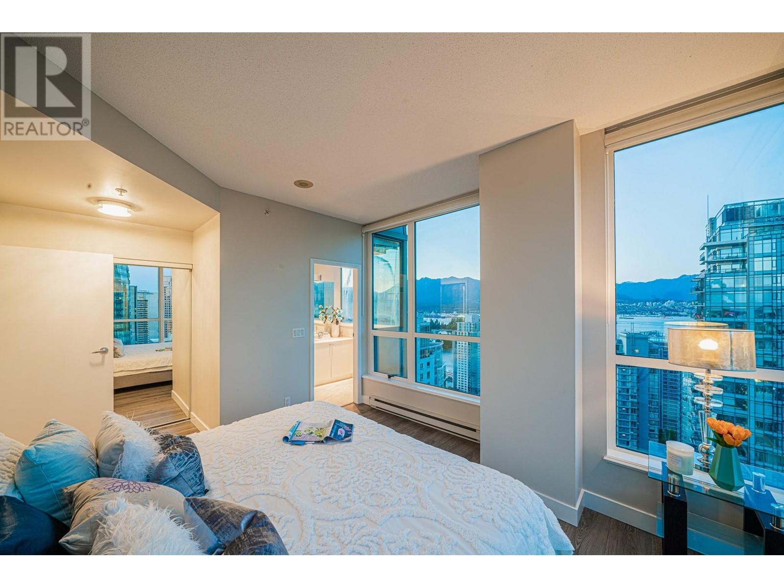 Listing Picture 11 of 22 : 3208 1239 W GEORGIA STREET, Vancouver / 溫哥華 - 魯藝地產 Yvonne Lu Group - MLS Medallion Club Member