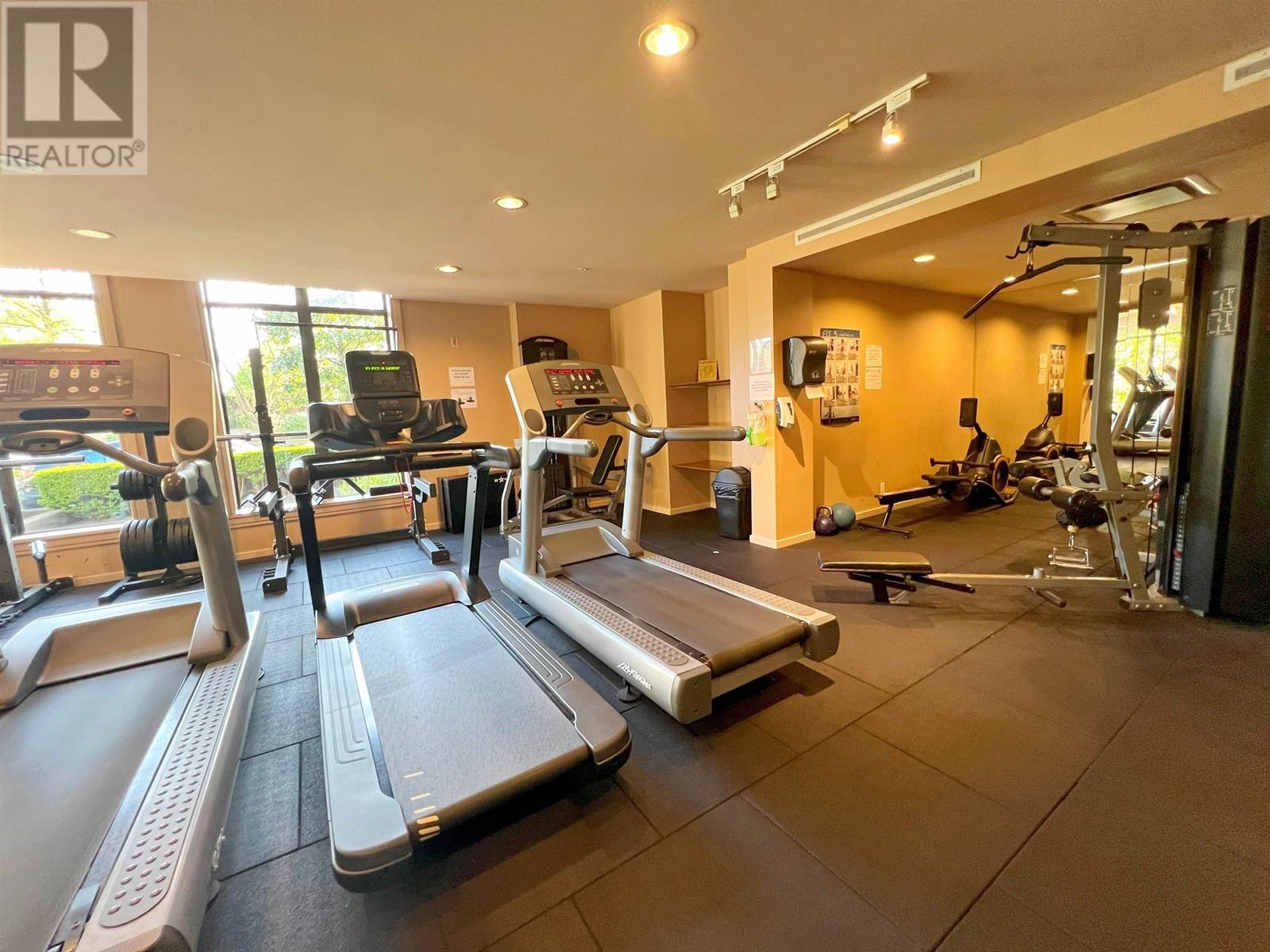 Listing Picture 14 of 16 : 305 7368 SANDBORNE AVENUE, Burnaby / 本拿比 - 魯藝地產 Yvonne Lu Group - MLS Medallion Club Member