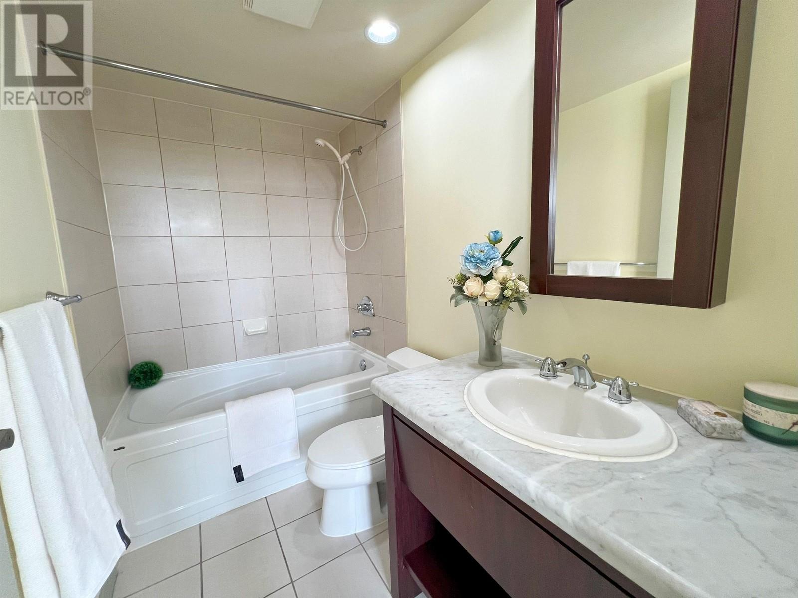 Listing Picture 7 of 16 : 305 7368 SANDBORNE AVENUE, Burnaby / 本拿比 - 魯藝地產 Yvonne Lu Group - MLS Medallion Club Member