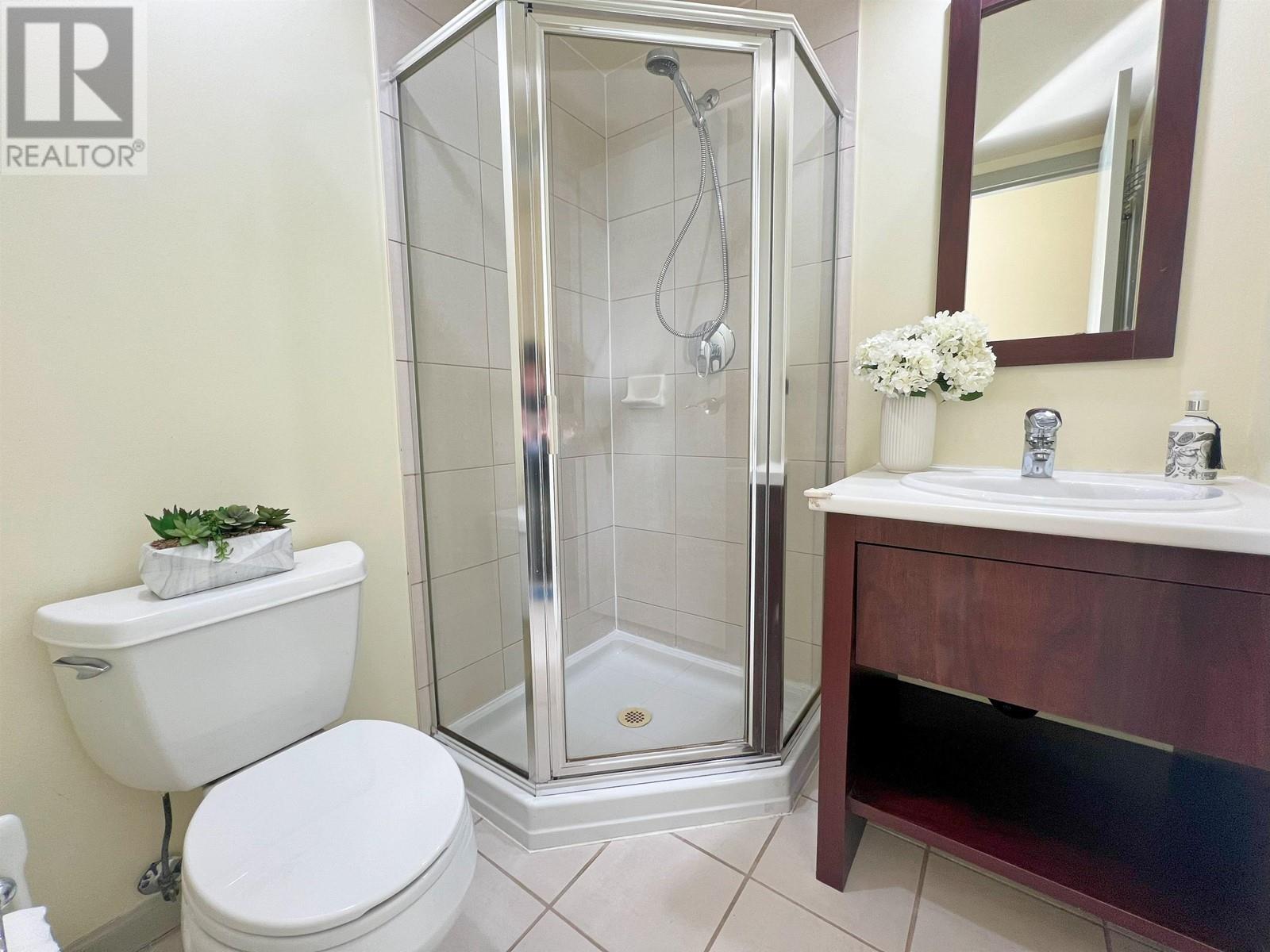 Listing Picture 13 of 16 : 305 7368 SANDBORNE AVENUE, Burnaby / 本拿比 - 魯藝地產 Yvonne Lu Group - MLS Medallion Club Member