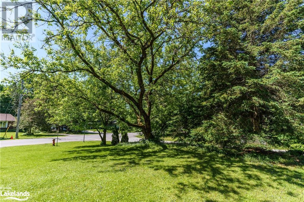31 Woodland Drive, Bracebridge, Ontario  P1L 1M3 - Photo 2 - 40597264