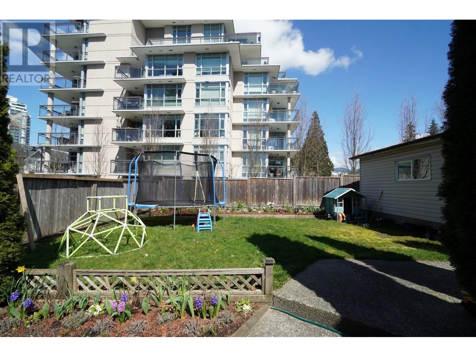 629 Smith Avenue, Coquitlam, British Columbia  V3J 2W5 - Photo 16 - R2767698