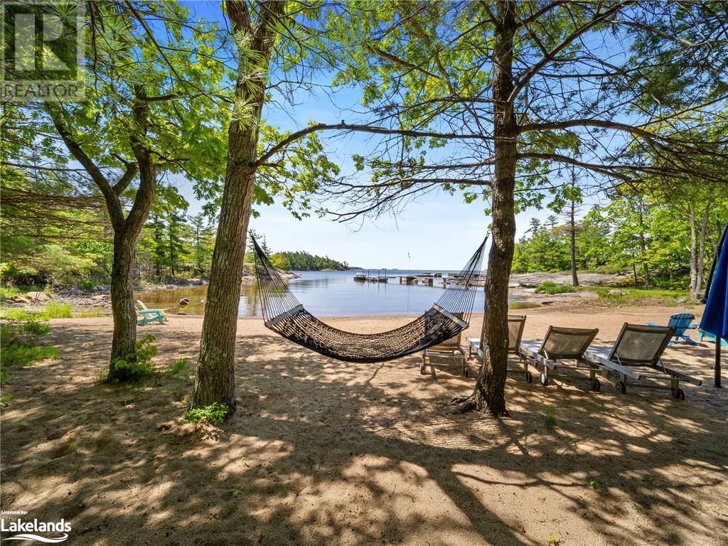 54 B207 ISLAND Island, archipelago, Ontario
