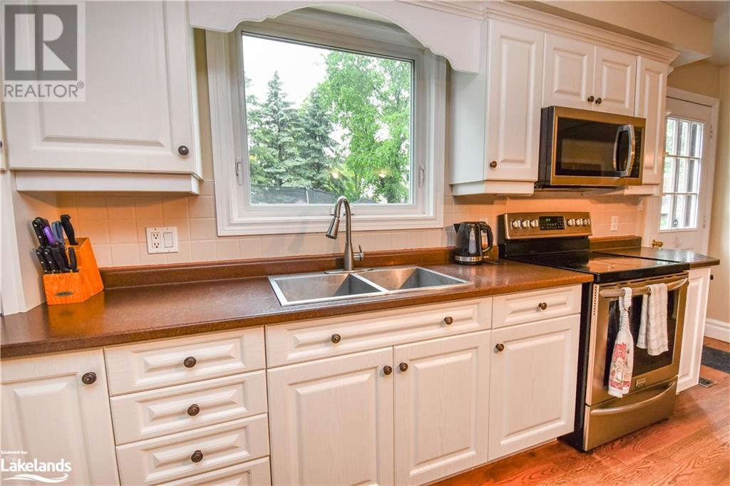 11 Hill Top Drive, Penetanguishene, Ontario  L9M 1H7 - Photo 13 - 40595742