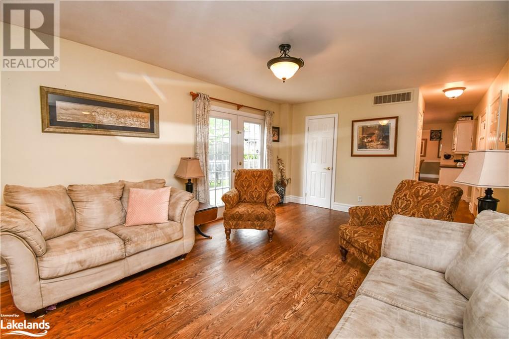 11 Hill Top Drive, Penetanguishene, Ontario  L9M 1H7 - Photo 14 - 40595742