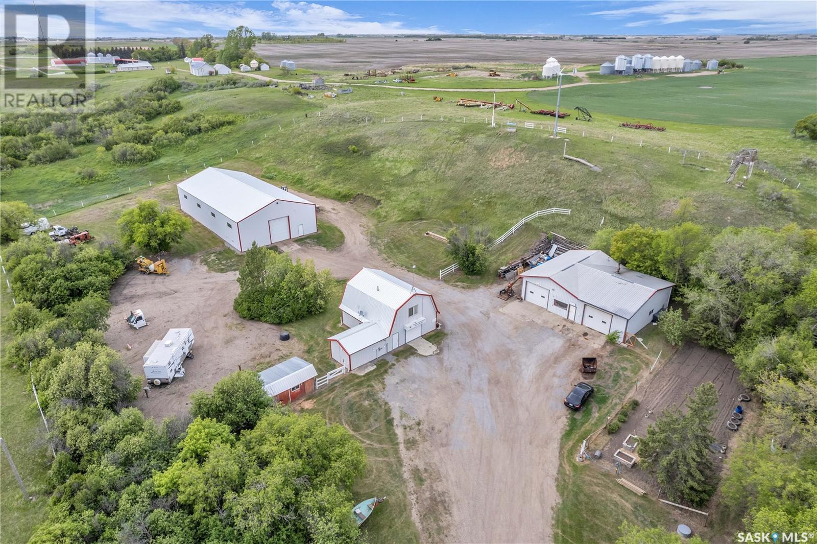Lumsden Acreage With Outbuildings, Lumsden Rm No. 189, Saskatchewan  S0G 3C0 - Photo 3 - SK971126