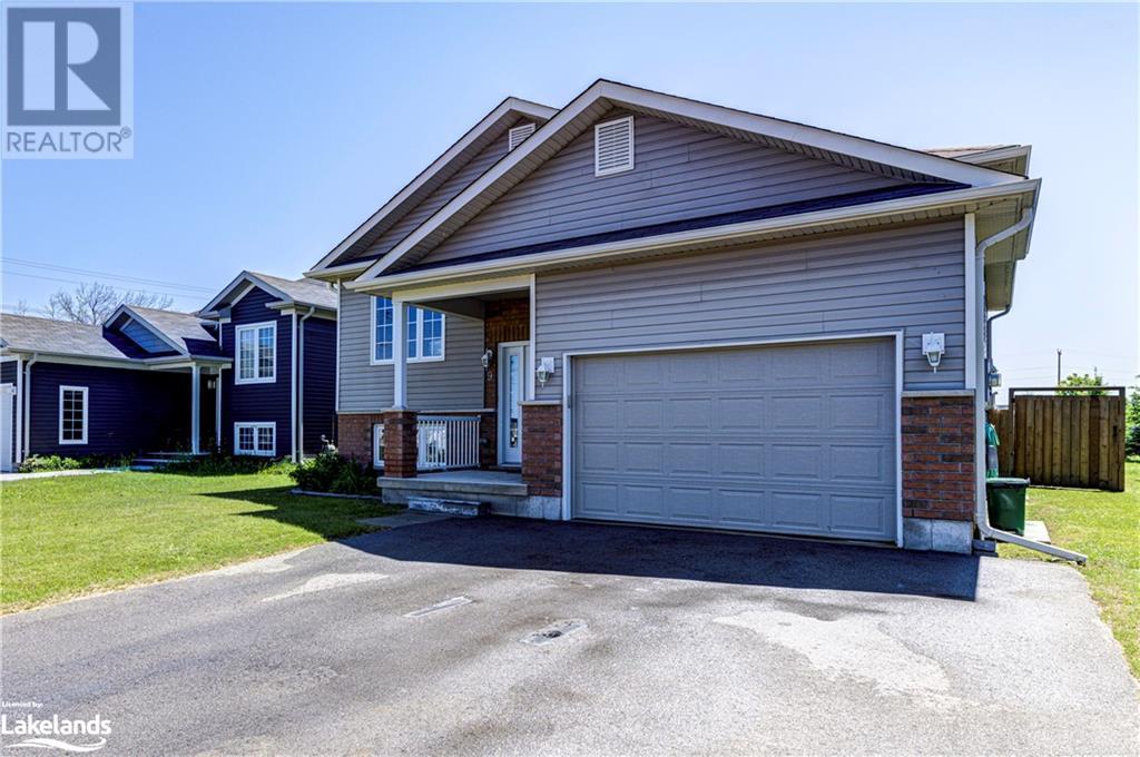 9 George Avenue, Wasaga Beach, Ontario  L9Z 2X9 - Photo 2 - 40593130
