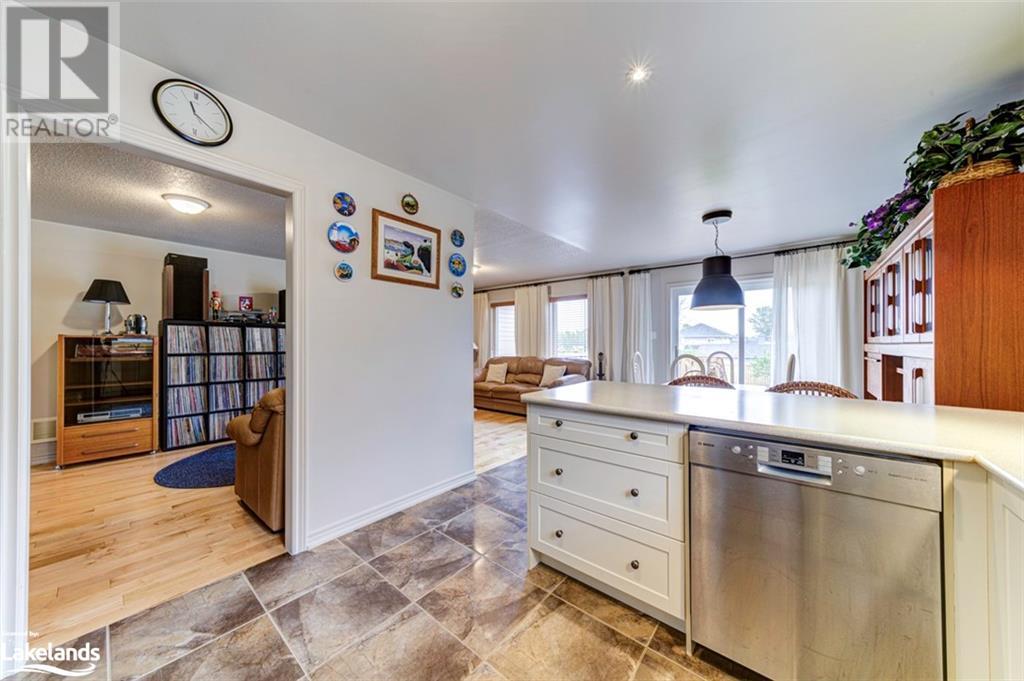 9 George Avenue, Wasaga Beach, Ontario  L9Z 2X9 - Photo 14 - 40593130