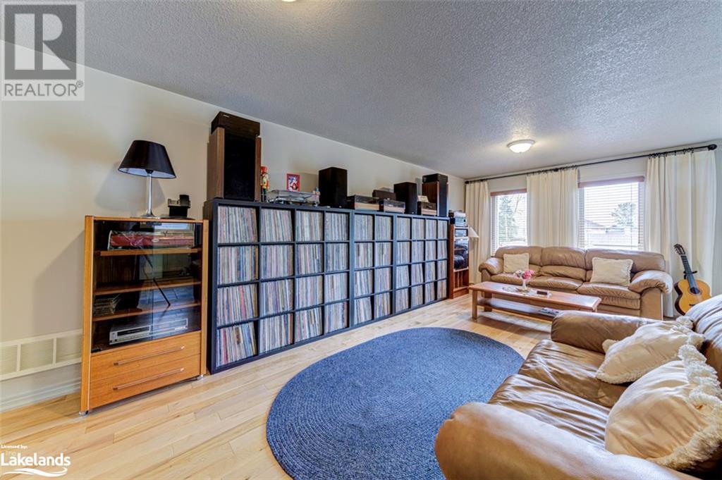 9 George Avenue, Wasaga Beach, Ontario  L9Z 2X9 - Photo 23 - 40593130