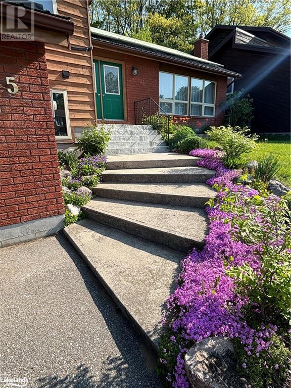 15 Hallen Drive, Penetanguishene, Ontario  L9M 1G2 - Photo 2 - 40597144
