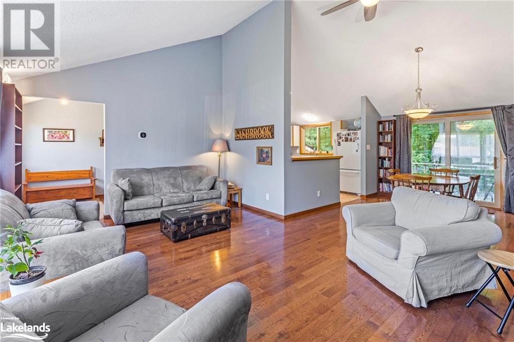 15 Hallen Drive, Penetanguishene, Ontario  L9M 1G2 - Photo 4 - 40597144