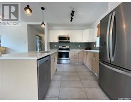 1022 Stadacona Street E Hillcrest Mj, Moose Jaw, Ca