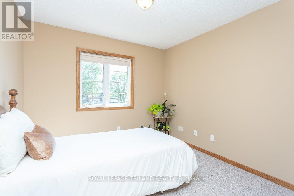 1104 Gladstone Drive, Thames Centre, Ontario  N0L 1B0 - Photo 11 - X8392678