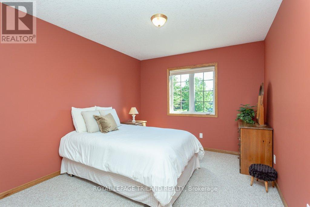 1104 Gladstone Drive, Thames Centre, Ontario  N0L 1B0 - Photo 12 - X8392678