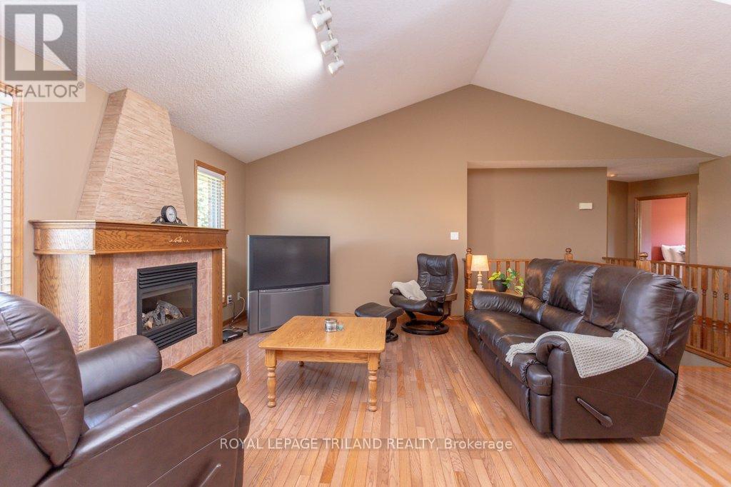 1104 Gladstone Drive, Thames Centre, Ontario  N0L 1B0 - Photo 6 - X8392678