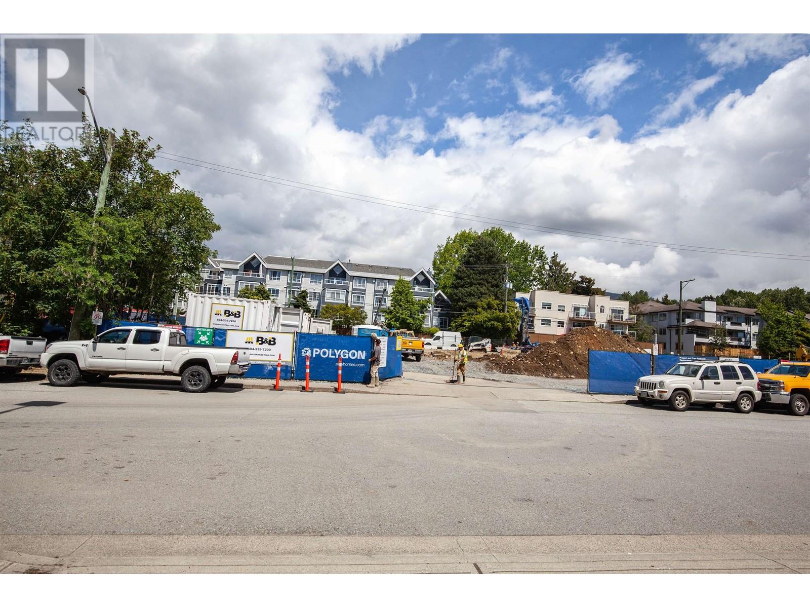 850852 MARINE DRIVE, North Vancouver, British Columbia One Percent Realty Ltd. British