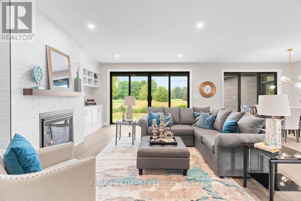 54 East Glen Drive, Lambton Shores, Ontario  N0M 1B0 - Photo 11 - X8393488