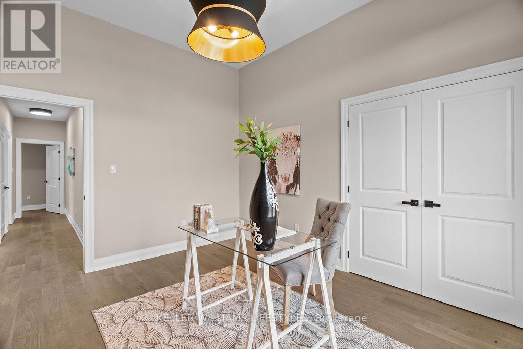 54 East Glen Drive, Lambton Shores, Ontario  N0M 1B0 - Photo 17 - X8393488