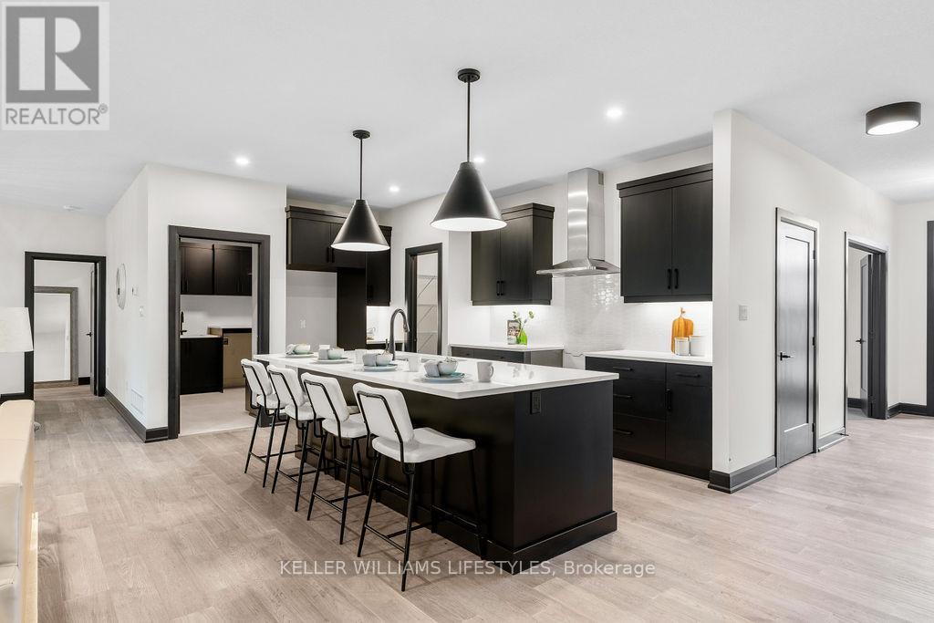 52 East Glen Drive, Lambton Shores, Ontario  N0M 1B0 - Photo 14 - X8393502