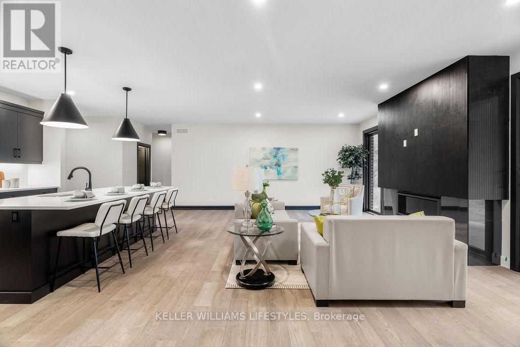 52 East Glen Drive, Lambton Shores, Ontario  N0M 1B0 - Photo 19 - X8393502