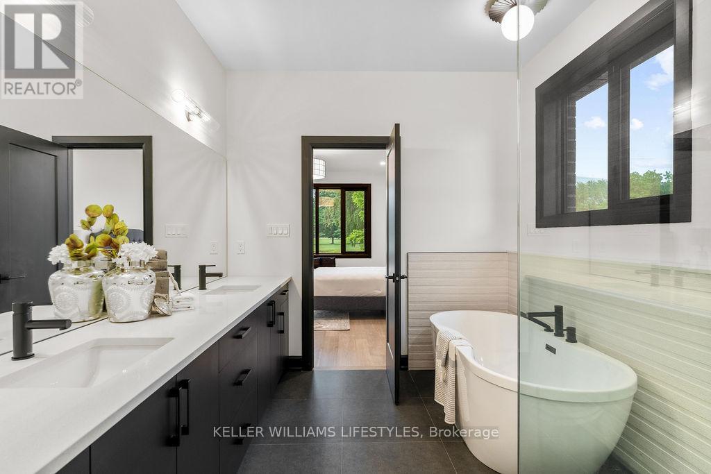 52 East Glen Drive, Lambton Shores, Ontario  N0M 1B0 - Photo 26 - X8393502