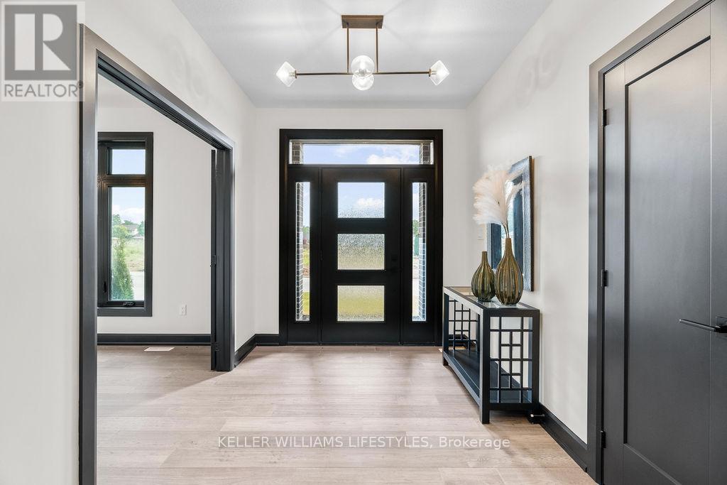 52 East Glen Drive, Lambton Shores, Ontario  N0M 1B0 - Photo 8 - X8393502