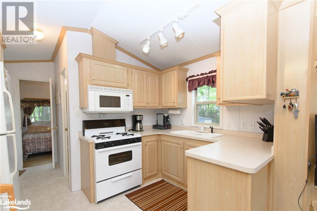 16 Huron Circle, Wasaga Beach, Ontario  L9Z 1X7 - Photo 5 - 40590278