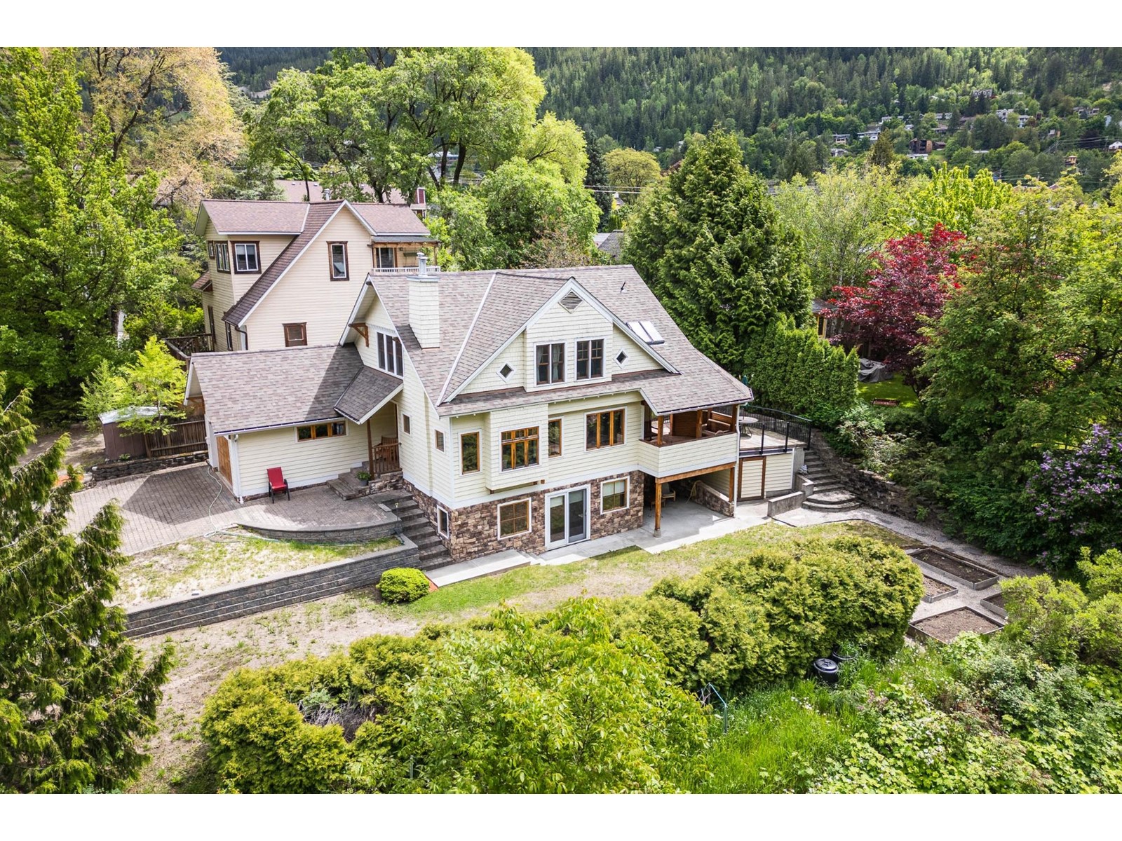 306 ELWYN STREET, nelson, British Columbia