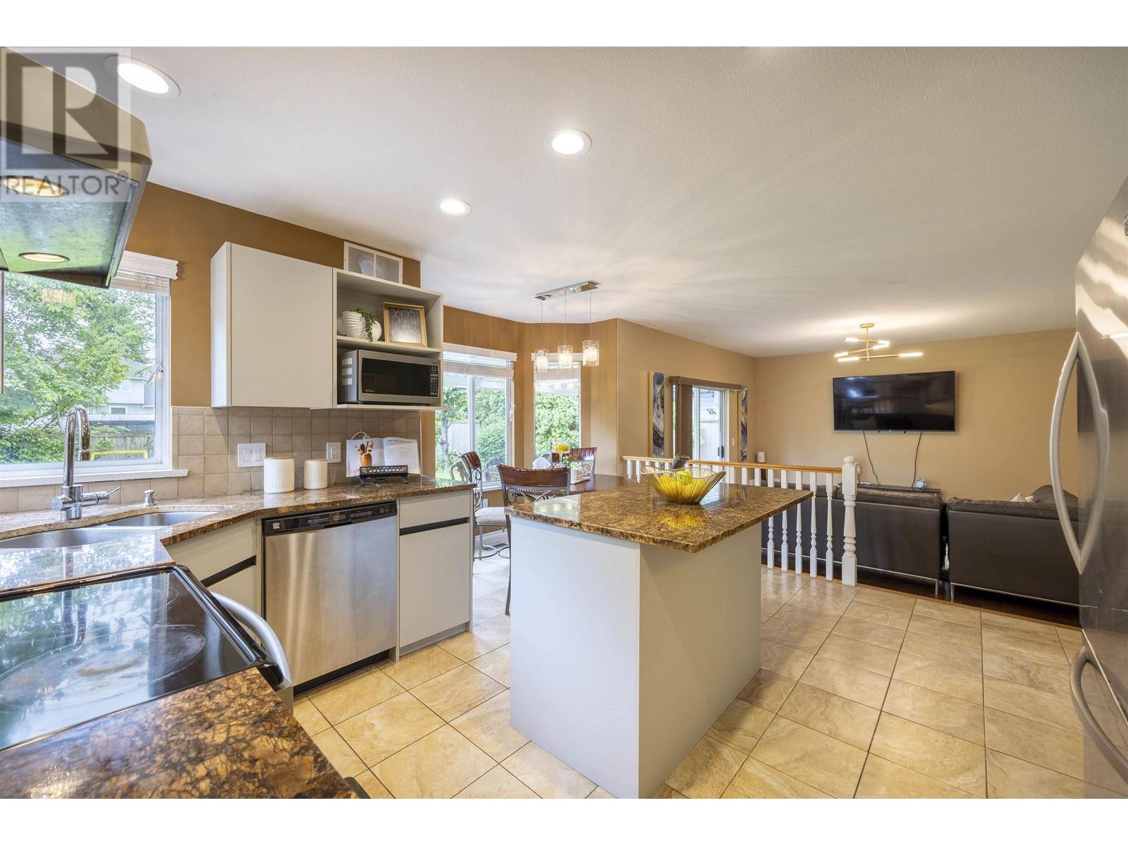 20266 123 Avenue, Maple Ridge, British Columbia  V2X 4A5 - Photo 14 - R2888984