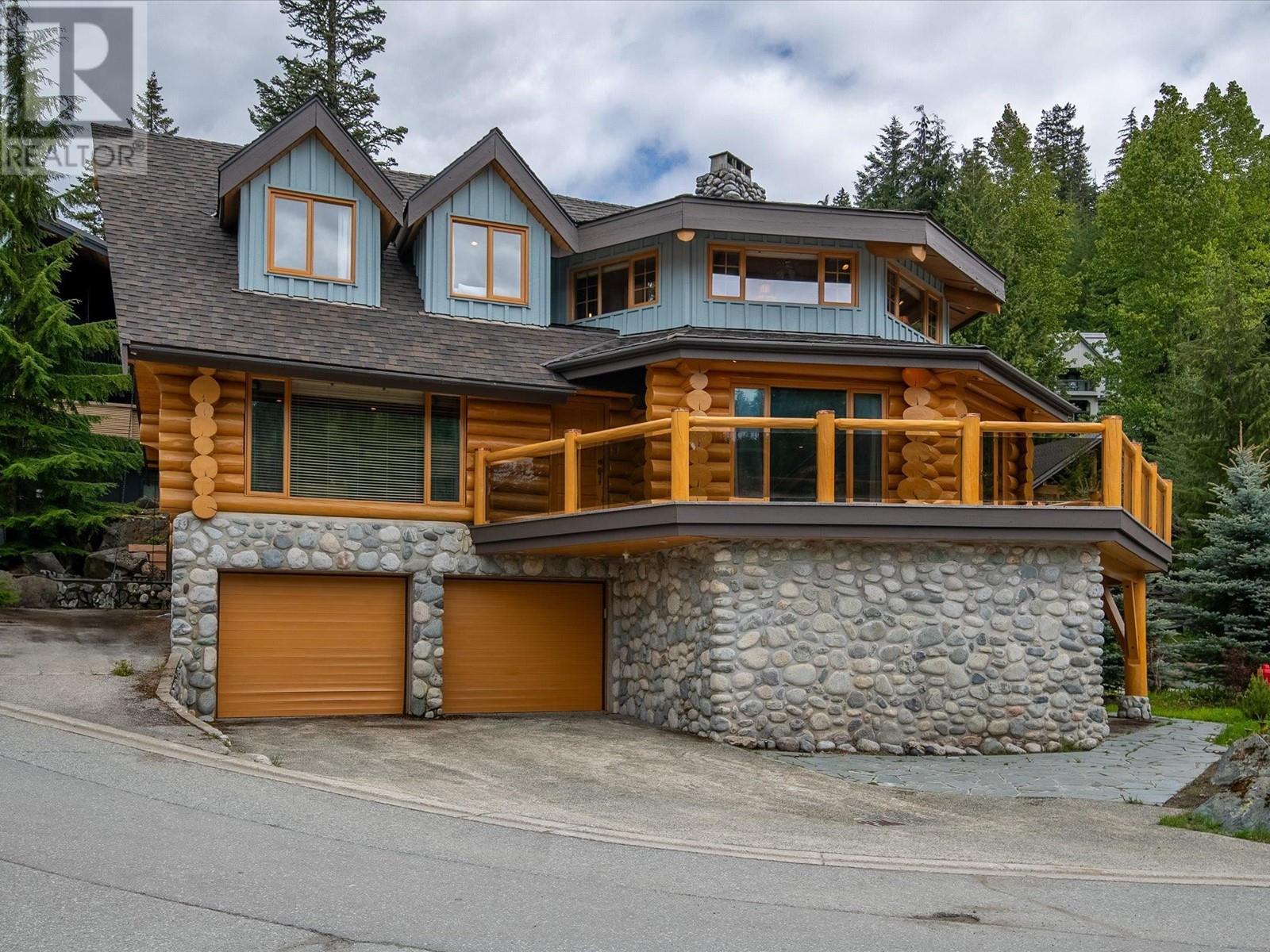 2585 Snowridge Crescent, Whistler, British Columbia  V8E 0P7 - Photo 1 - R2889877
