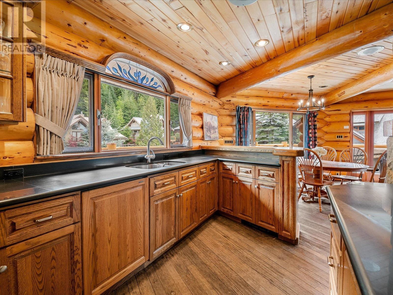 2585 Snowridge Crescent, Whistler, British Columbia  V8E 0P7 - Photo 5 - R2889877