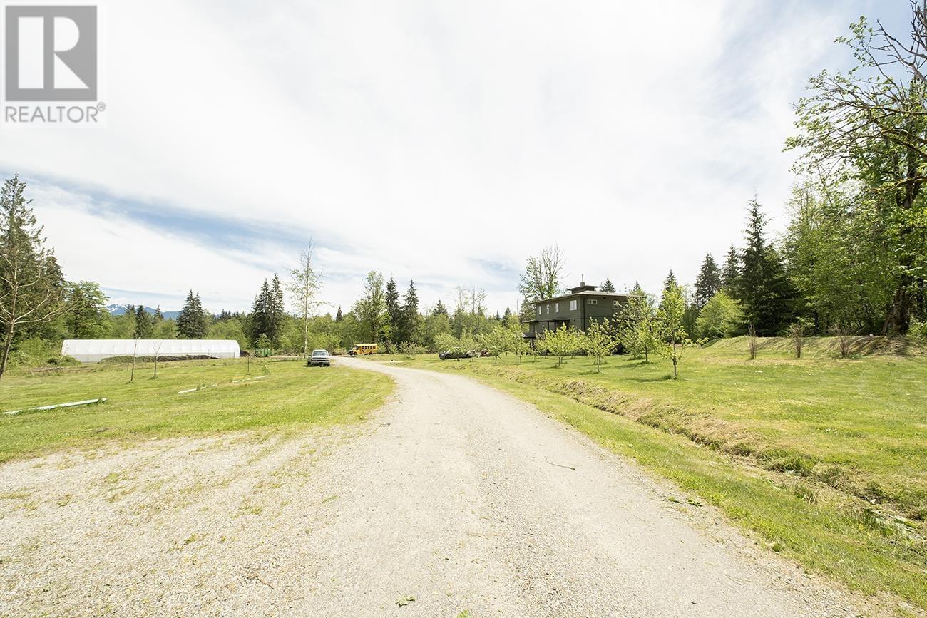 1900 Port Mellon Highway, Gibsons, British Columbia  V0N 1V6 - Photo 4 - R2890170