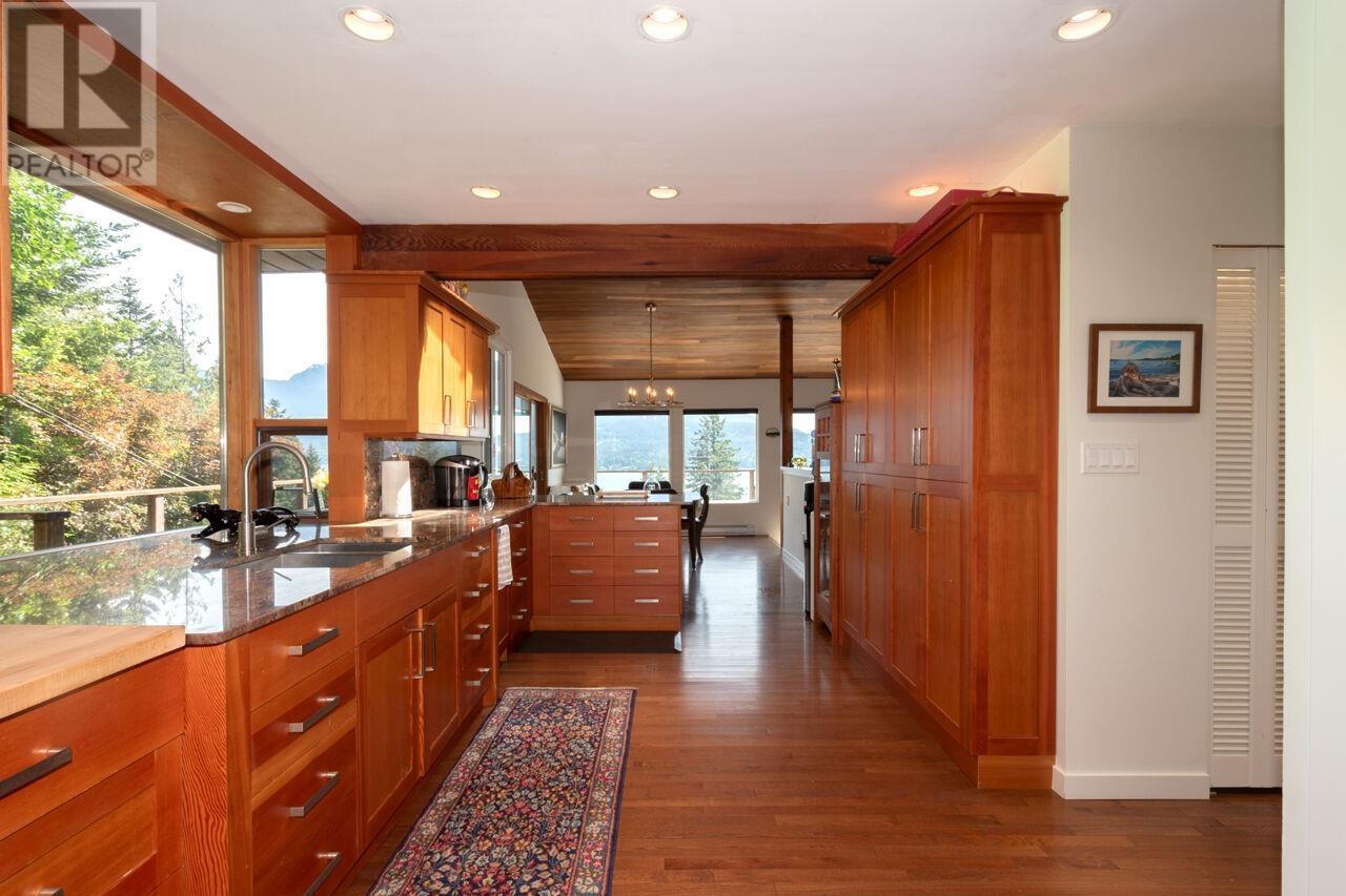 896 Taylor Road, Bowen Island, British Columbia  V0N 1G1 - Photo 16 - R2885537