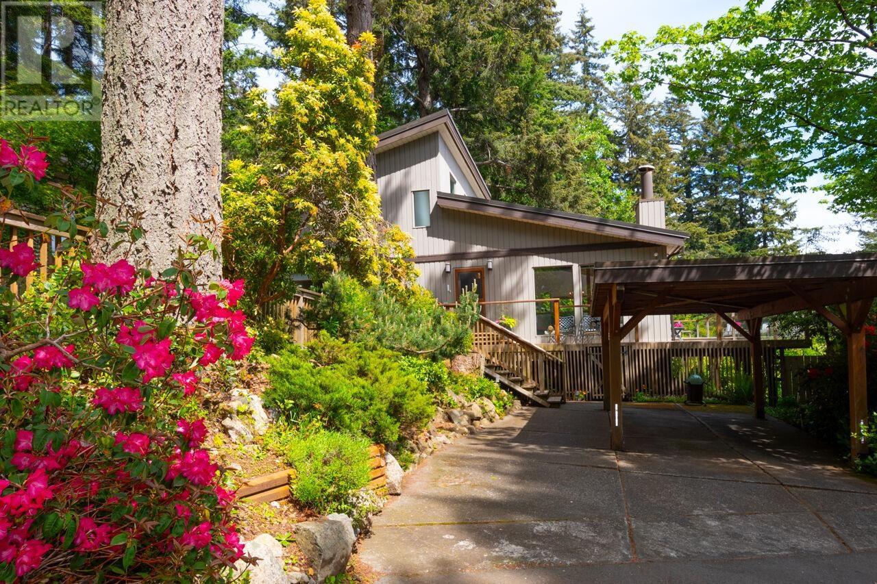 896 Taylor Road, Bowen Island, British Columbia  V0N 1G1 - Photo 2 - R2885537