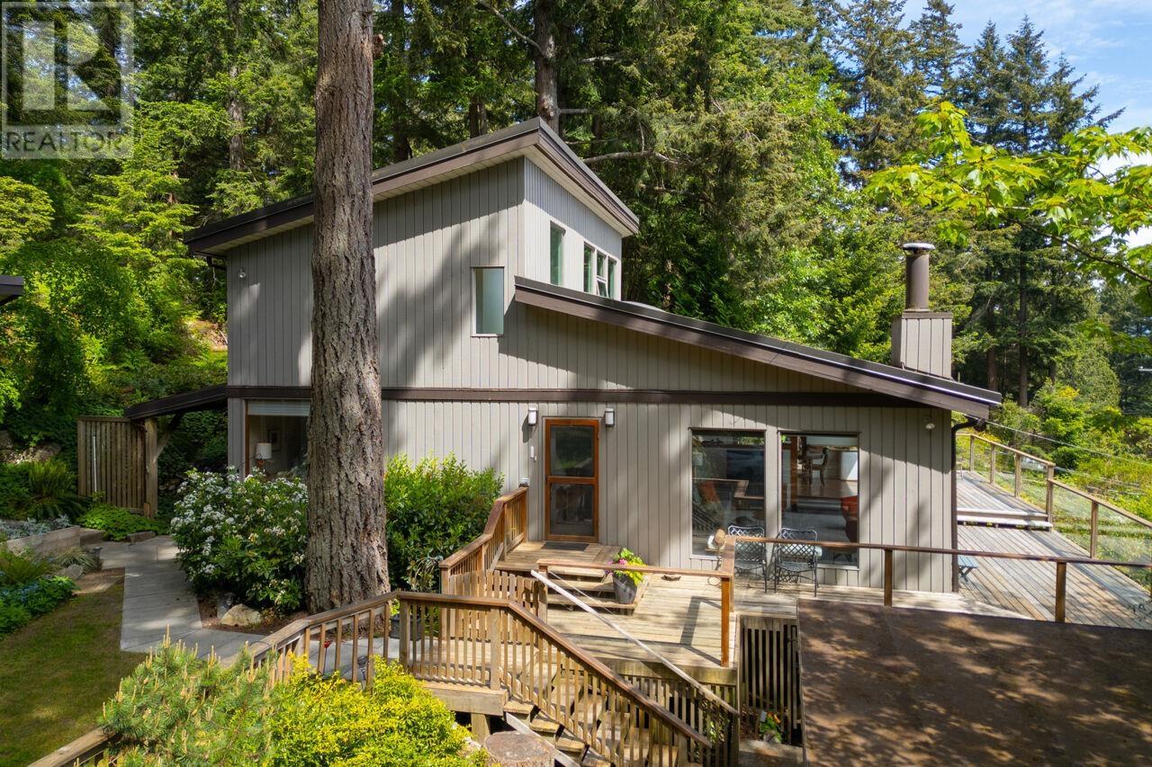 896 Taylor Road, Bowen Island, British Columbia  V0N 1G1 - Photo 3 - R2885537