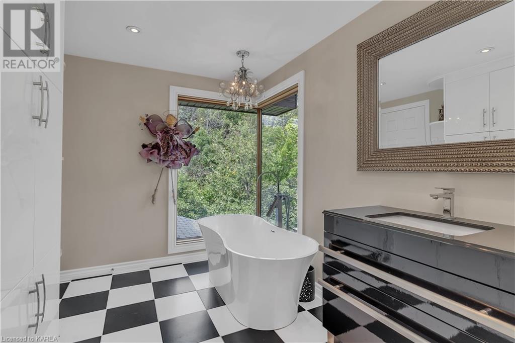 7955 Perth Road, South Frontenac, Ontario  K0H 2L0 - Photo 33 - 40599498