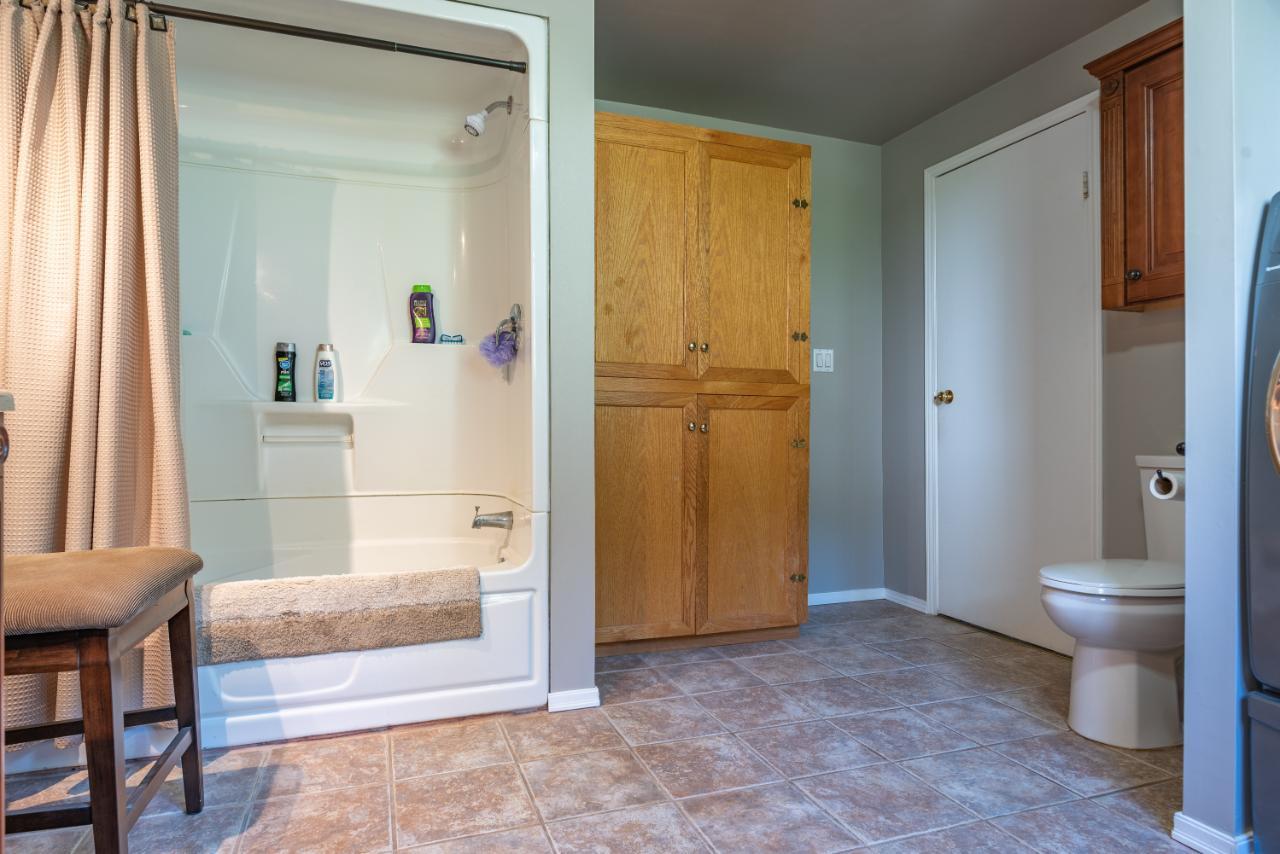 2465 Highway 3a, Nelson, British Columbia  V1L 6K7 - Photo 27 - 2477429