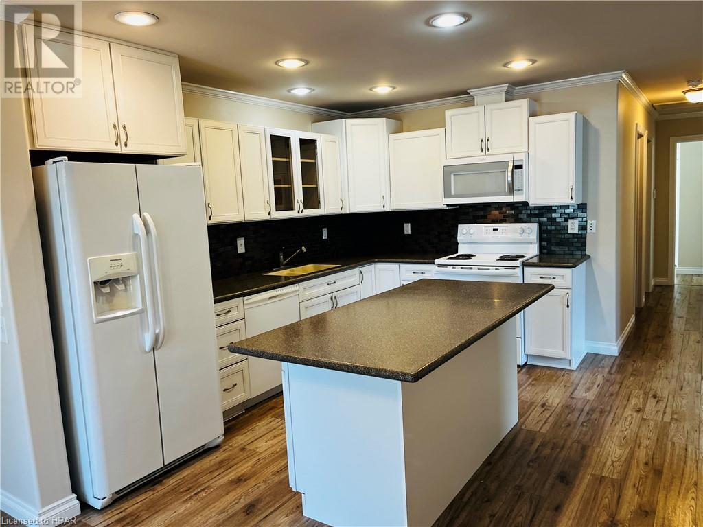 20 Lindsay Crescent, Strathroy, Ontario  N7G 3P4 - Photo 5 - 40600758