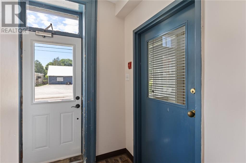 35 Perth Street, Brockville, Ontario  K6V 5C3 - Photo 2 - 1395128