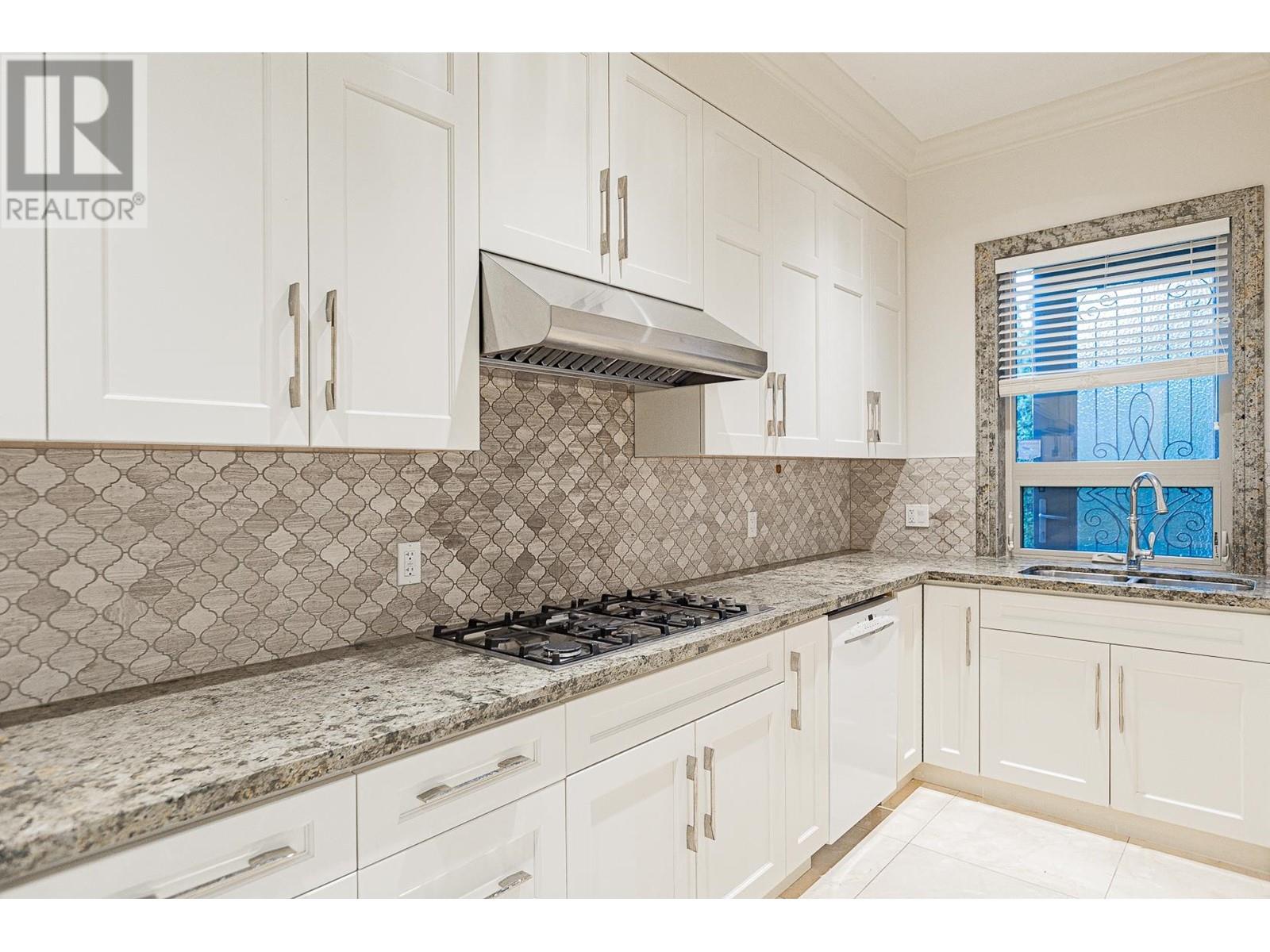 Listing Picture 11 of 27 : 7879 TWEEDSMUIR AVENUE, Richmond / 烈治文 - 魯藝地產 Yvonne Lu Group - MLS Medallion Club Member