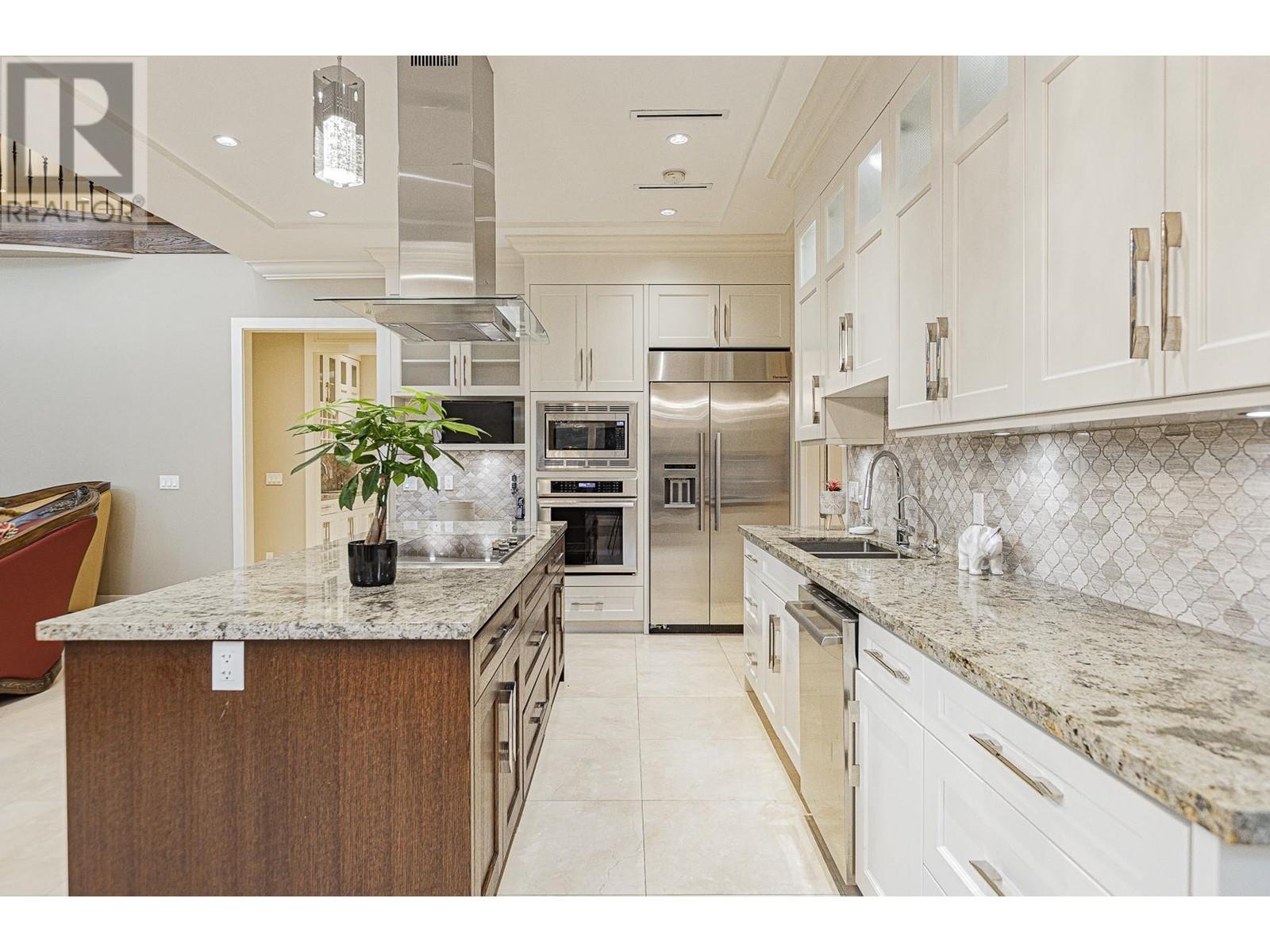 Listing Picture 10 of 27 : 7879 TWEEDSMUIR AVENUE, Richmond / 烈治文 - 魯藝地產 Yvonne Lu Group - MLS Medallion Club Member